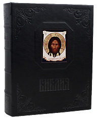 Библия в кожаном переплете. Текст крупным шрифтом, с двумя закладками. Цвет черный.