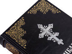 Купить Библию в кожаном переплете, чёрную с синим отливом, синоидальный перевод. Фото 3