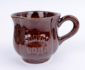 Керамическая чашечка для святой воды с надписью. Цвет коричневая глазурь.