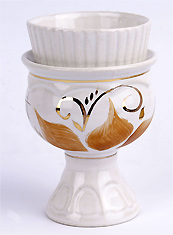 Лампада настольная двусоставная керамическая со стаканом. Форма чаша. Цвет белый, обводка золотом.