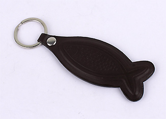 Брелок кожаный, 2-слойный с тиснением молитв и символов узор (рыбка). Цвет темно-коричневый.